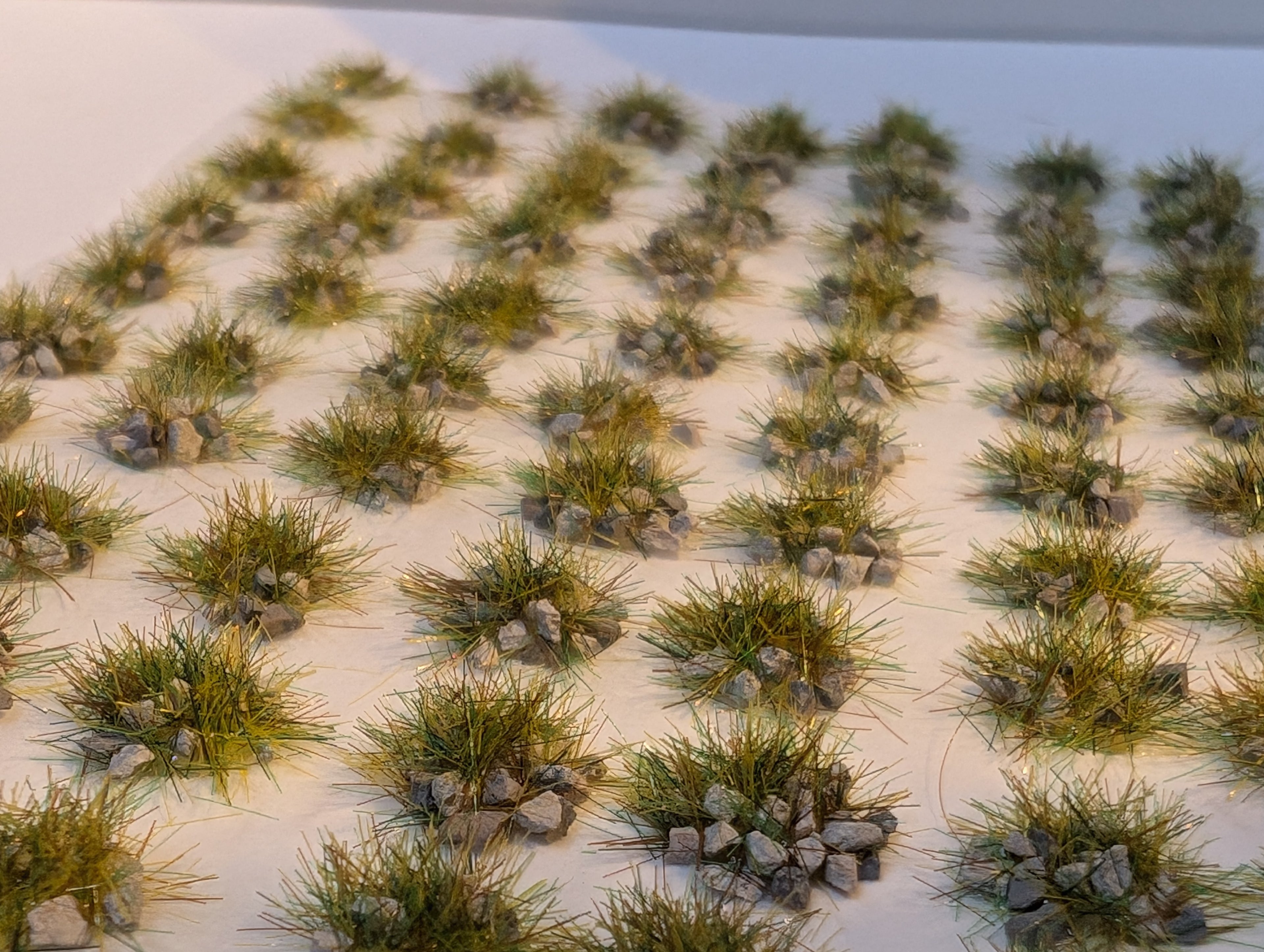 100x self adhesive gravel Tufts with vibrant grass 0.5cm